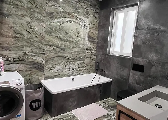 Luxury 2 Bedroom In شقة *