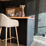 Luxury 2 Bedroom In דירה