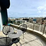 Luxury 2 Bedroom In * מרסשלוק