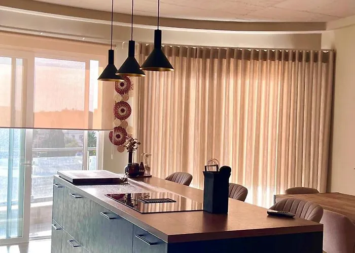 Luxury 2 Bedroom In *